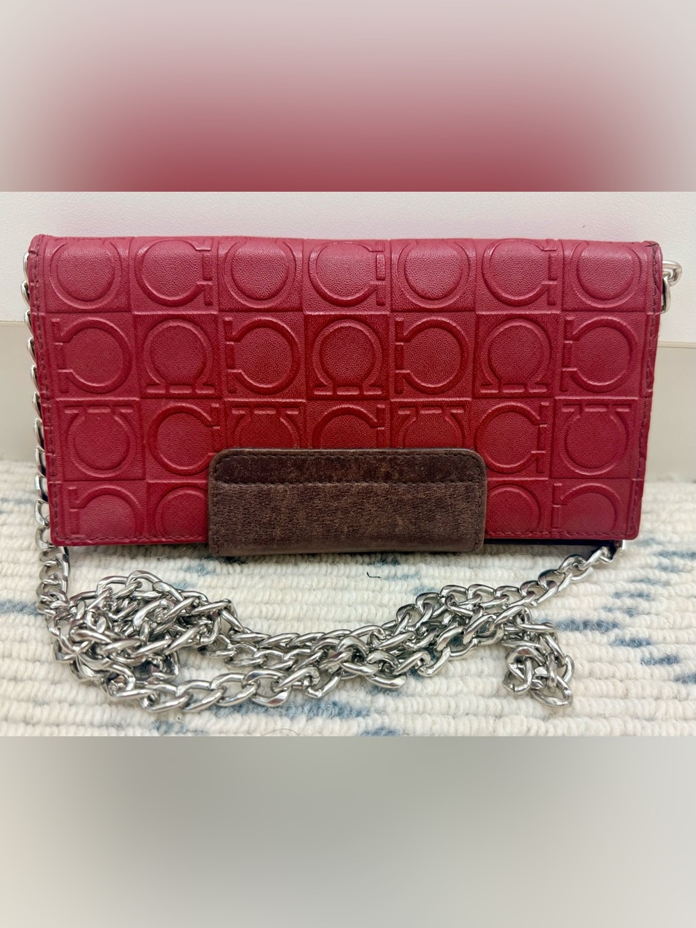FERRAGAMO Vintage Y2K Red Monogram Embossed Leather 2-Tone Wallet W/ Chain - Picture 3 of 16